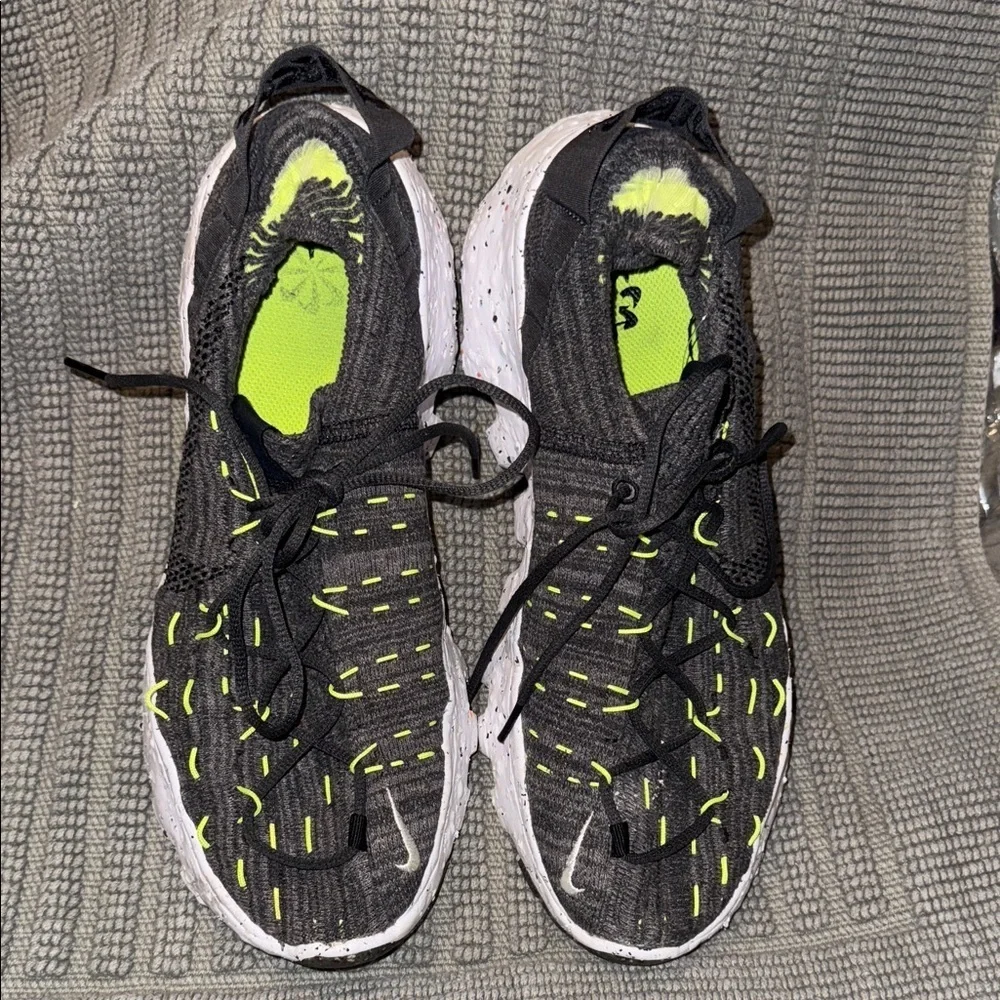 Nike Space Hippie 04 Shoes Mens 9.5 Black Volt Lace Up Running Sneaker